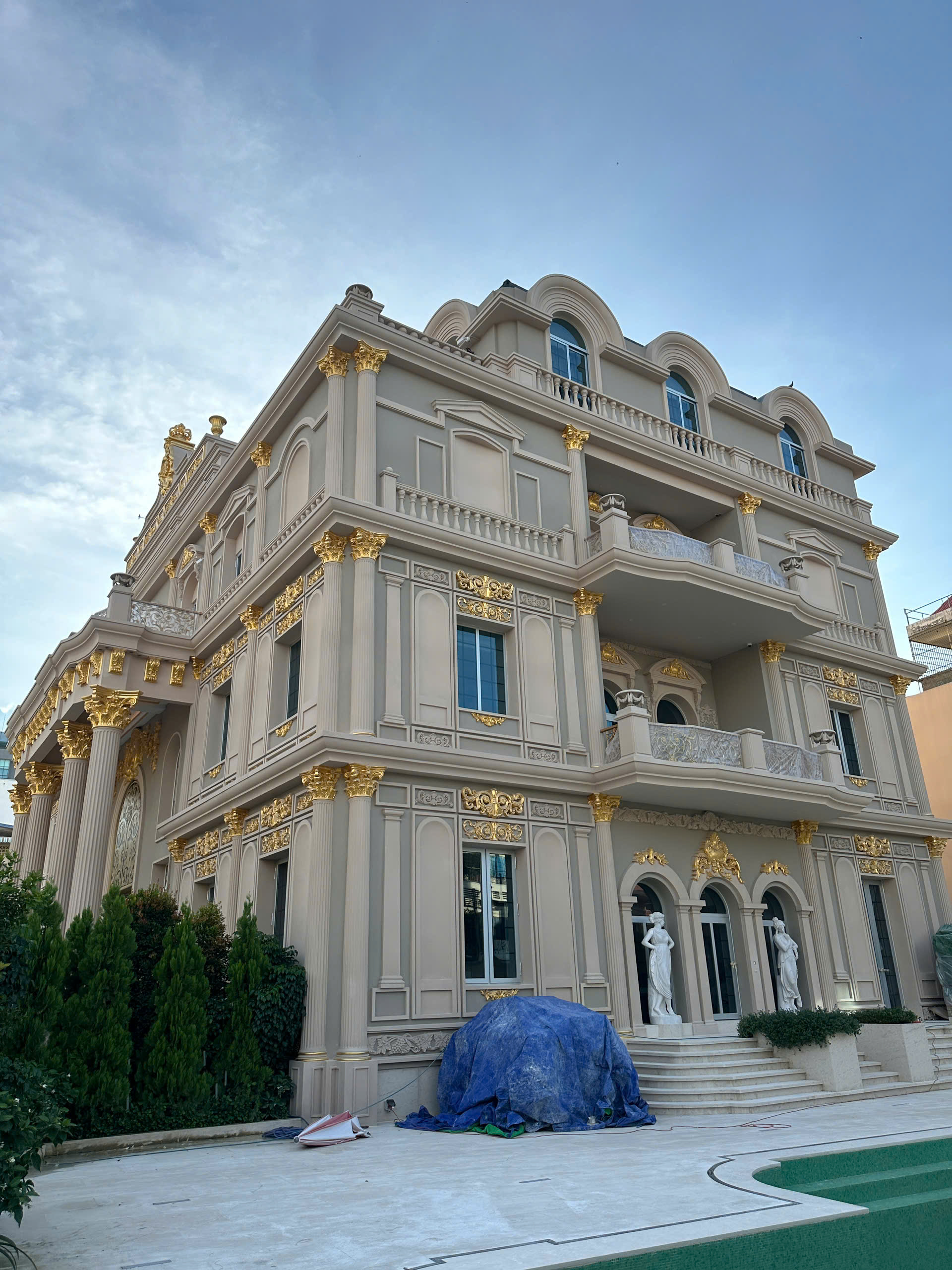 Dinh Thự Tân Cổ Điển Dát Vàng (4)